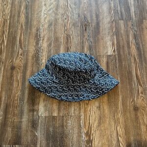bucket hat
